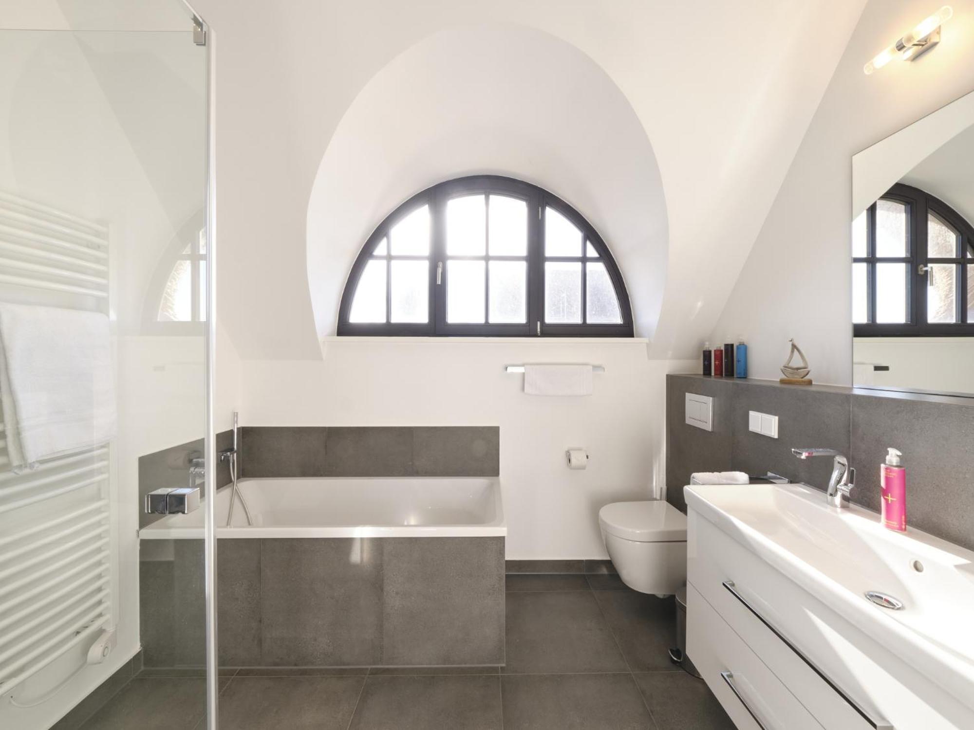 Reetland Am Meer - Luxusplus Reetdachvilla Mit 4 Schlafzimmern, Aussensauna, Loungebereich Und Kamin G07 Дранске Екстериор снимка